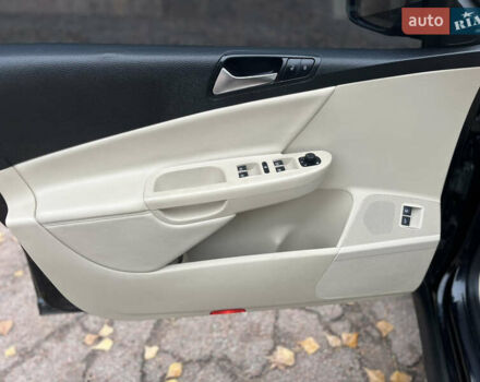 Черный Фольксваген Пассат, объемом двигателя 1.8 л и пробегом 245 тыс. км за 6999 $, фото 19 на Automoto.ua