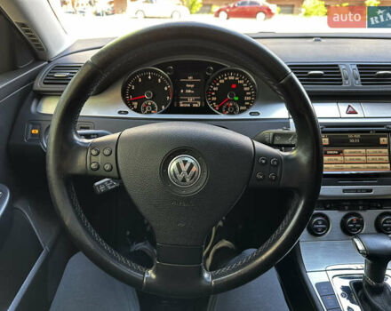 Черный Фольксваген Пассат, объемом двигателя 1.8 л и пробегом 302 тыс. км за 7950 $, фото 3 на Automoto.ua