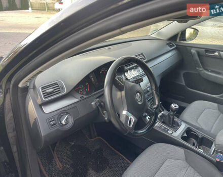 Черный Фольксваген Пассат, объемом двигателя 1.97 л и пробегом 290 тыс. км за 8350 $, фото 13 на Automoto.ua