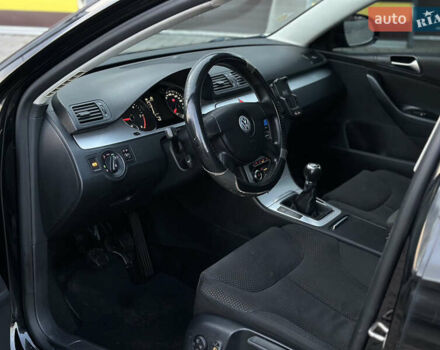 Чорний Фольксваген Пассат, об'ємом двигуна 1.6 л та пробігом 285 тис. км за 6999 $, фото 25 на Automoto.ua