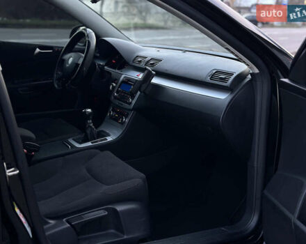 Чорний Фольксваген Пассат, об'ємом двигуна 1.6 л та пробігом 285 тис. км за 6999 $, фото 33 на Automoto.ua