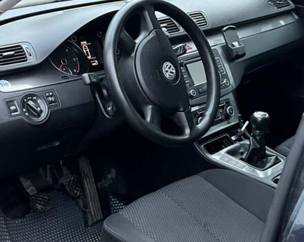 Черный Фольксваген Пассат, объемом двигателя 1.97 л и пробегом 322 тыс. км за 5850 $, фото 3 на Automoto.ua