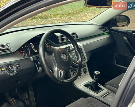 Черный Фольксваген Пассат, объемом двигателя 2 л и пробегом 377 тыс. км за 5900 $, фото 6 на Automoto.ua