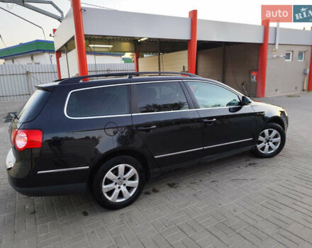 Черный Фольксваген Пассат, объемом двигателя 2 л и пробегом 333 тыс. км за 8000 $, фото 1 на Automoto.ua