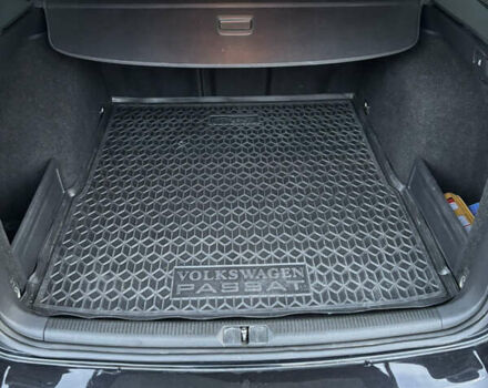 Черный Фольксваген Пассат, объемом двигателя 1.6 л и пробегом 333 тыс. км за 9300 $, фото 13 на Automoto.ua