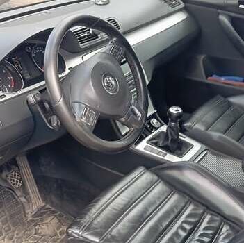 Черный Фольксваген Пассат, объемом двигателя 1.4 л и пробегом 289 тыс. км за 8000 $, фото 24 на Automoto.ua