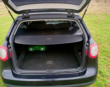 Черный Фольксваген Пассат, объемом двигателя 1.6 л и пробегом 200 тыс. км за 7500 $, фото 2 на Automoto.ua