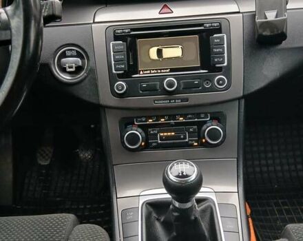 Черный Фольксваген Пассат, объемом двигателя 1.6 л и пробегом 321 тыс. км за 7300 $, фото 13 на Automoto.ua