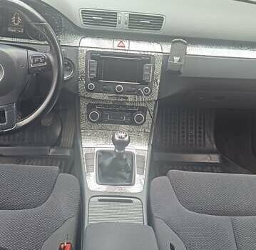 Чорний Фольксваген Пассат, об'ємом двигуна 1.6 л та пробігом 275 тис. км за 8300 $, фото 10 на Automoto.ua