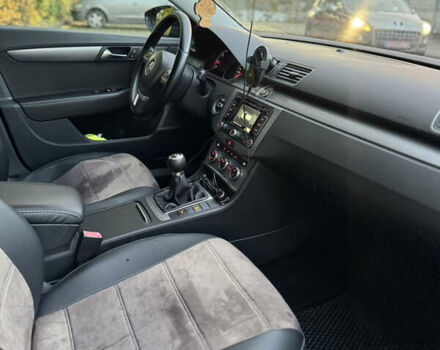 Черный Фольксваген Пассат, объемом двигателя 1.6 л и пробегом 244 тыс. км за 8750 $, фото 17 на Automoto.ua