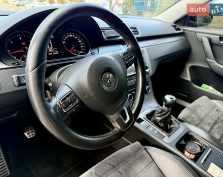 Черный Фольксваген Пассат, объемом двигателя 1.6 л и пробегом 261 тыс. км за 10000 $, фото 19 на Automoto.ua