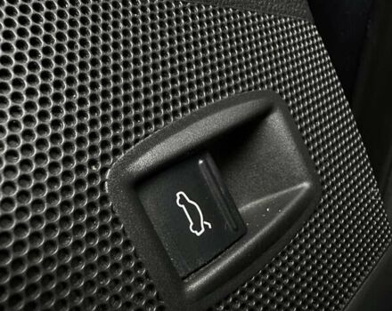 Чорний Фольксваген Пассат, об'ємом двигуна 1.6 л та пробігом 317 тис. км за 10200 $, фото 29 на Automoto.ua