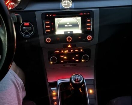 Черный Фольксваген Пассат, объемом двигателя 1.6 л и пробегом 340 тыс. км за 9100 $, фото 6 на Automoto.ua