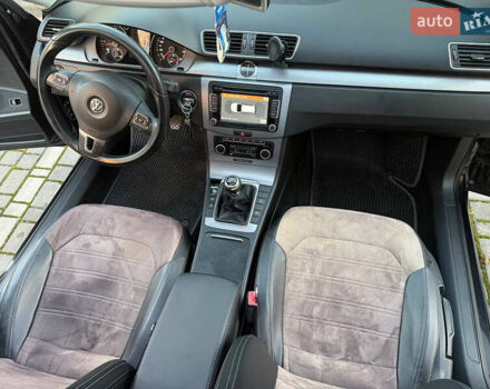 Черный Фольксваген Пассат, объемом двигателя 1.6 л и пробегом 235 тыс. км за 11000 $, фото 22 на Automoto.ua