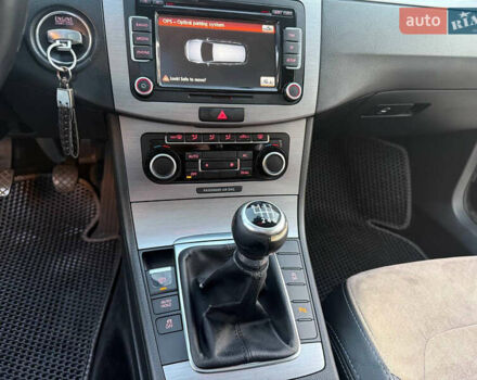 Черный Фольксваген Пассат, объемом двигателя 1.6 л и пробегом 235 тыс. км за 11000 $, фото 20 на Automoto.ua