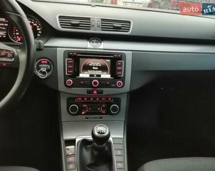 Черный Фольксваген Пассат, объемом двигателя 1.6 л и пробегом 266 тыс. км за 9300 $, фото 4 на Automoto.ua