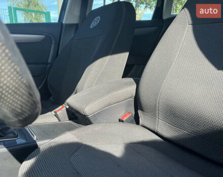 Черный Фольксваген Пассат, объемом двигателя 1.97 л и пробегом 130 тыс. км за 10000 $, фото 12 на Automoto.ua