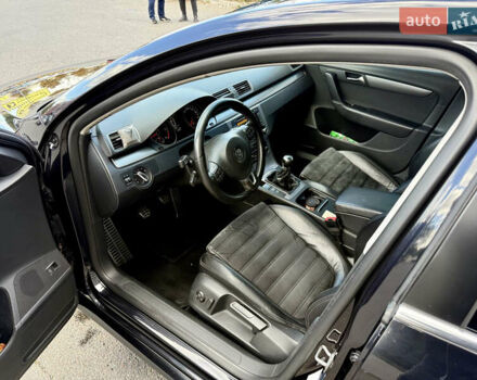 Черный Фольксваген Пассат, объемом двигателя 1.6 л и пробегом 261 тыс. км за 10000 $, фото 18 на Automoto.ua