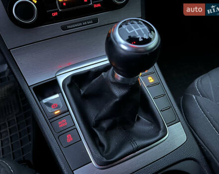 Черный Фольксваген Пассат, объемом двигателя 1.6 л и пробегом 350 тыс. км за 9350 $, фото 10 на Automoto.ua