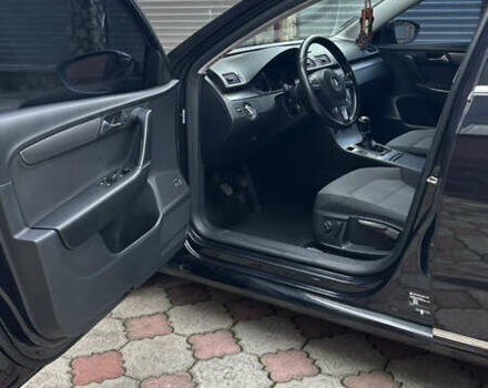 Черный Фольксваген Пассат, объемом двигателя 1.6 л и пробегом 240 тыс. км за 8300 $, фото 7 на Automoto.ua