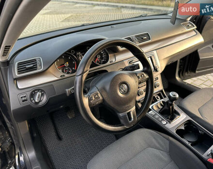 Чорний Фольксваген Пассат, об'ємом двигуна 2 л та пробігом 254 тис. км за 10600 $, фото 2 на Automoto.ua