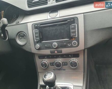 Черный Фольксваген Пассат, объемом двигателя 1.97 л и пробегом 388 тыс. км за 10650 $, фото 5 на Automoto.ua