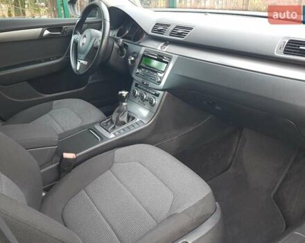 Черный Фольксваген Пассат, объемом двигателя 1.8 л и пробегом 165 тыс. км за 10799 $, фото 61 на Automoto.ua