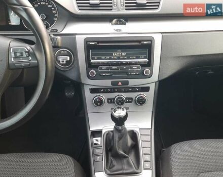 Черный Фольксваген Пассат, объемом двигателя 1.8 л и пробегом 165 тыс. км за 10799 $, фото 66 на Automoto.ua