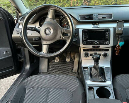 Черный Фольксваген Пассат, объемом двигателя 2 л и пробегом 315 тыс. км за 8900 $, фото 4 на Automoto.ua