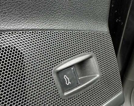 Черный Фольксваген Пассат, объемом двигателя 1.6 л и пробегом 245 тыс. км за 11999 $, фото 26 на Automoto.ua