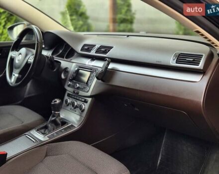 Черный Фольксваген Пассат, объемом двигателя 1.6 л и пробегом 195 тыс. км за 9700 $, фото 69 на Automoto.ua