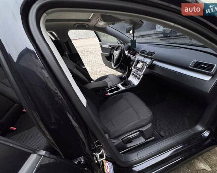 Черный Фольксваген Пассат, объемом двигателя 1.97 л и пробегом 299 тыс. км за 10800 $, фото 15 на Automoto.ua