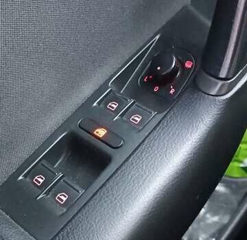 Черный Фольксваген Пассат, объемом двигателя 1.6 л и пробегом 270 тыс. км за 11000 $, фото 8 на Automoto.ua