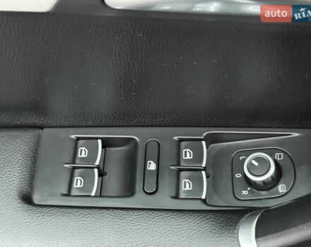 Черный Фольксваген Пассат, объемом двигателя 1.97 л и пробегом 276 тыс. км за 12000 $, фото 30 на Automoto.ua