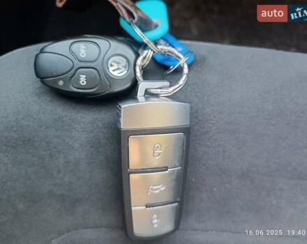 Черный Фольксваген Пассат, объемом двигателя 1.6 л и пробегом 257 тыс. км за 9200 $, фото 9 на Automoto.ua