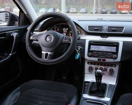 Черный Фольксваген Пассат, объемом двигателя 1.6 л и пробегом 262 тыс. км за 8800 $, фото 10 на Automoto.ua