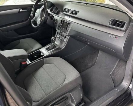 Черный Фольксваген Пассат, объемом двигателя 1.6 л и пробегом 228 тыс. км за 14000 $, фото 12 на Automoto.ua