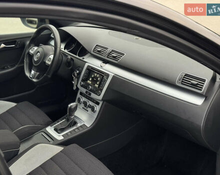 Чорний Фольксваген Пассат, об'ємом двигуна 2 л та пробігом 249 тис. км за 13200 $, фото 62 на Automoto.ua