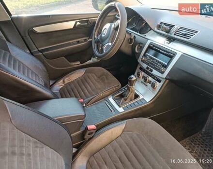 Черный Фольксваген Пассат, объемом двигателя 1.6 л и пробегом 257 тыс. км за 9200 $, фото 14 на Automoto.ua