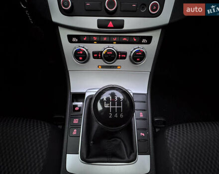 Черный Фольксваген Пассат, объемом двигателя 1.97 л и пробегом 299 тыс. км за 10800 $, фото 17 на Automoto.ua