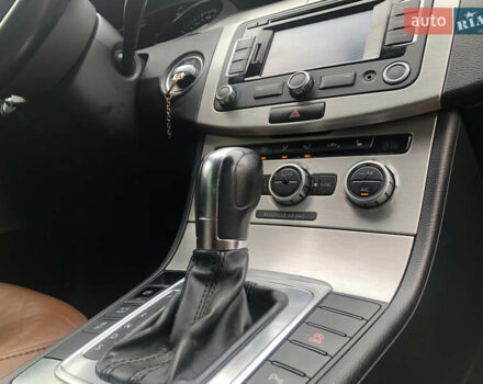 Чорний Фольксваген Пассат, об'ємом двигуна 2 л та пробігом 223 тис. км за 13990 $, фото 65 на Automoto.ua