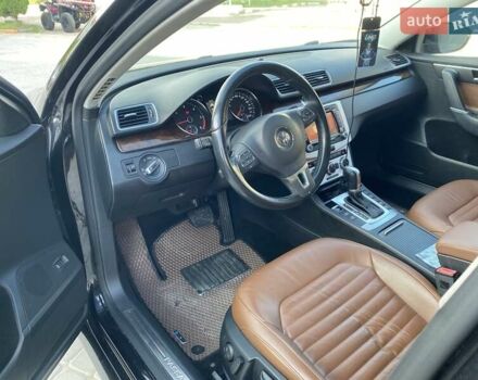 Черный Фольксваген Пассат, объемом двигателя 2 л и пробегом 275 тыс. км за 13599 $, фото 15 на Automoto.ua