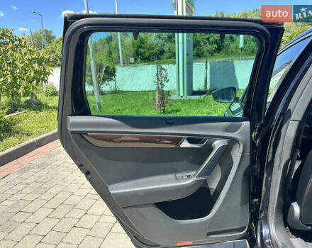 Чорний Фольксваген Пассат, об'ємом двигуна 2 л та пробігом 193 тис. км за 15299 $, фото 18 на Automoto.ua