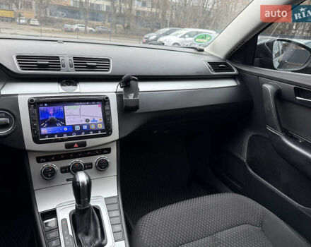 Чорний Фольксваген Пассат, об'ємом двигуна 2 л та пробігом 251 тис. км за 11699 $, фото 7 на Automoto.ua