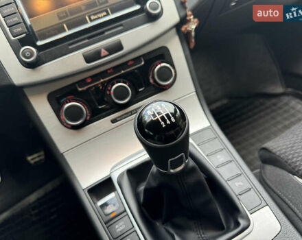 Черный Фольксваген Пассат, объемом двигателя 2 л и пробегом 235 тыс. км за 12300 $, фото 45 на Automoto.ua