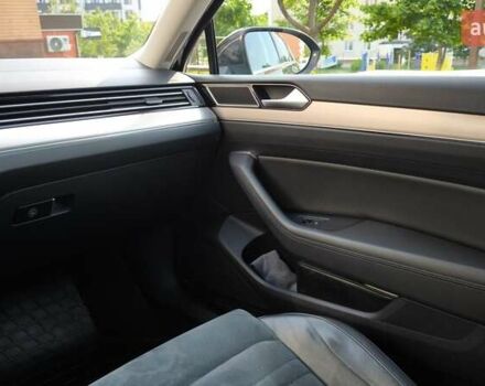 Черный Фольксваген Пассат, объемом двигателя 1.6 л и пробегом 292 тыс. км за 13100 $, фото 9 на Automoto.ua