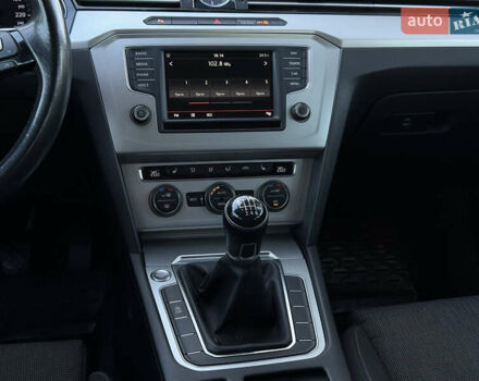 Черный Фольксваген Пассат, объемом двигателя 1.6 л и пробегом 217 тыс. км за 13499 $, фото 41 на Automoto.ua