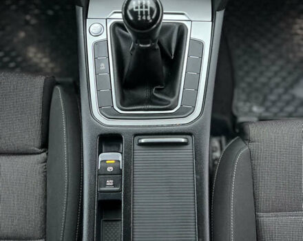 Черный Фольксваген Пассат, объемом двигателя 1.6 л и пробегом 325 тыс. км за 12600 $, фото 45 на Automoto.ua