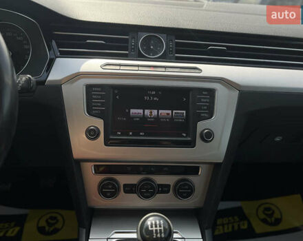 Черный Фольксваген Пассат, объемом двигателя 1.6 л и пробегом 234 тыс. км за 13600 $, фото 25 на Automoto.ua