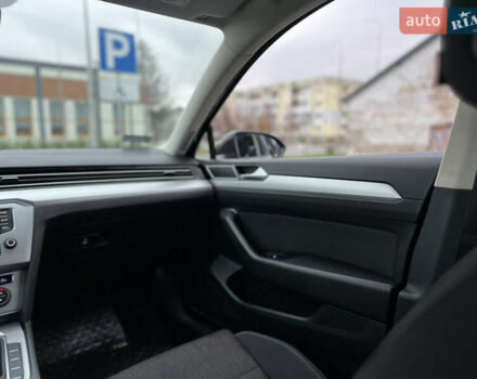 Черный Фольксваген Пассат, объемом двигателя 1.6 л и пробегом 325 тыс. км за 12600 $, фото 48 на Automoto.ua